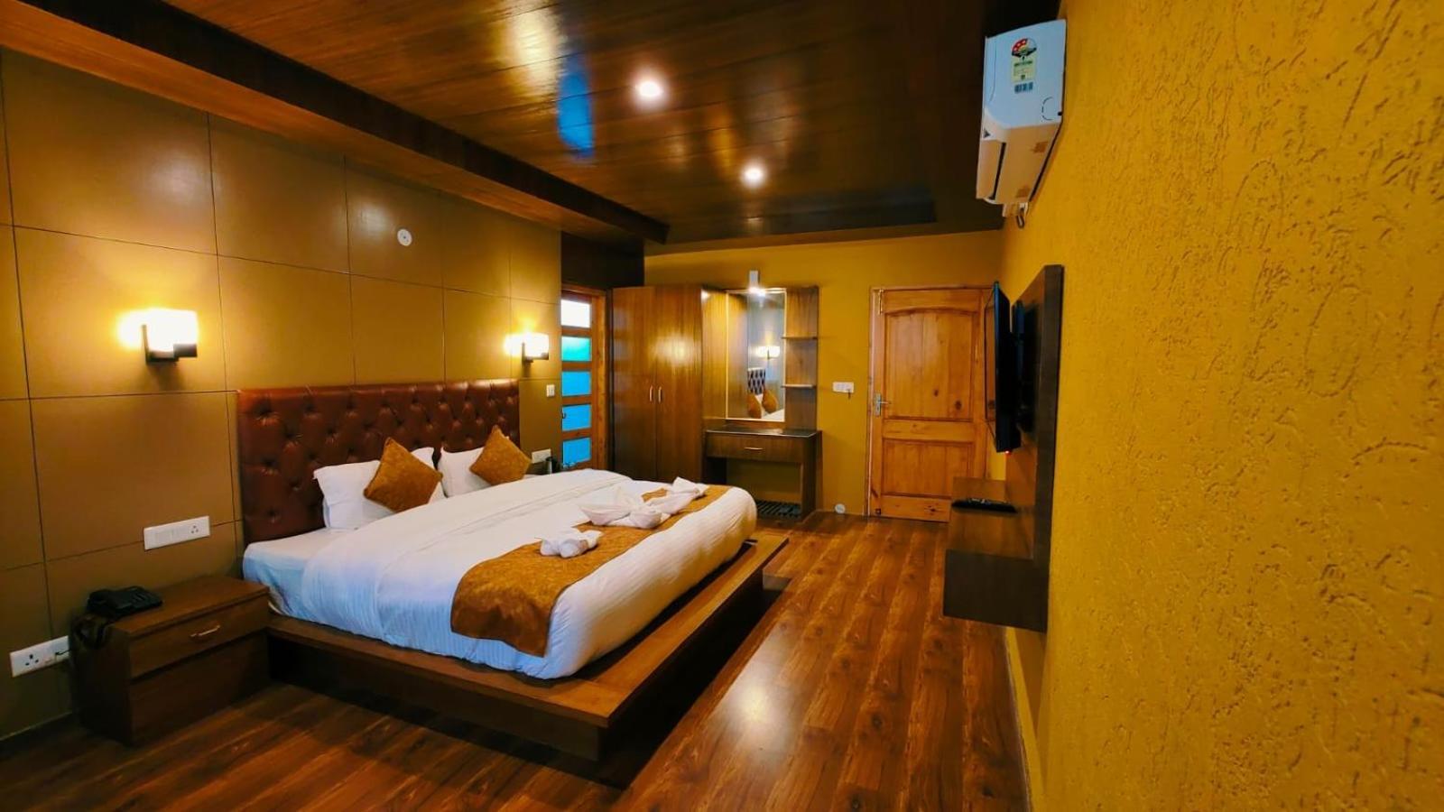 Vista Resort, Manali - ! Near Mall Road !! Hot & Cold Ac Rooms !! Best Selling !! Big Parking !! Luxury Collection !! Open Terrace !! Lift !! Playing Zone !! Property Of The Year ! Экстерьер фото