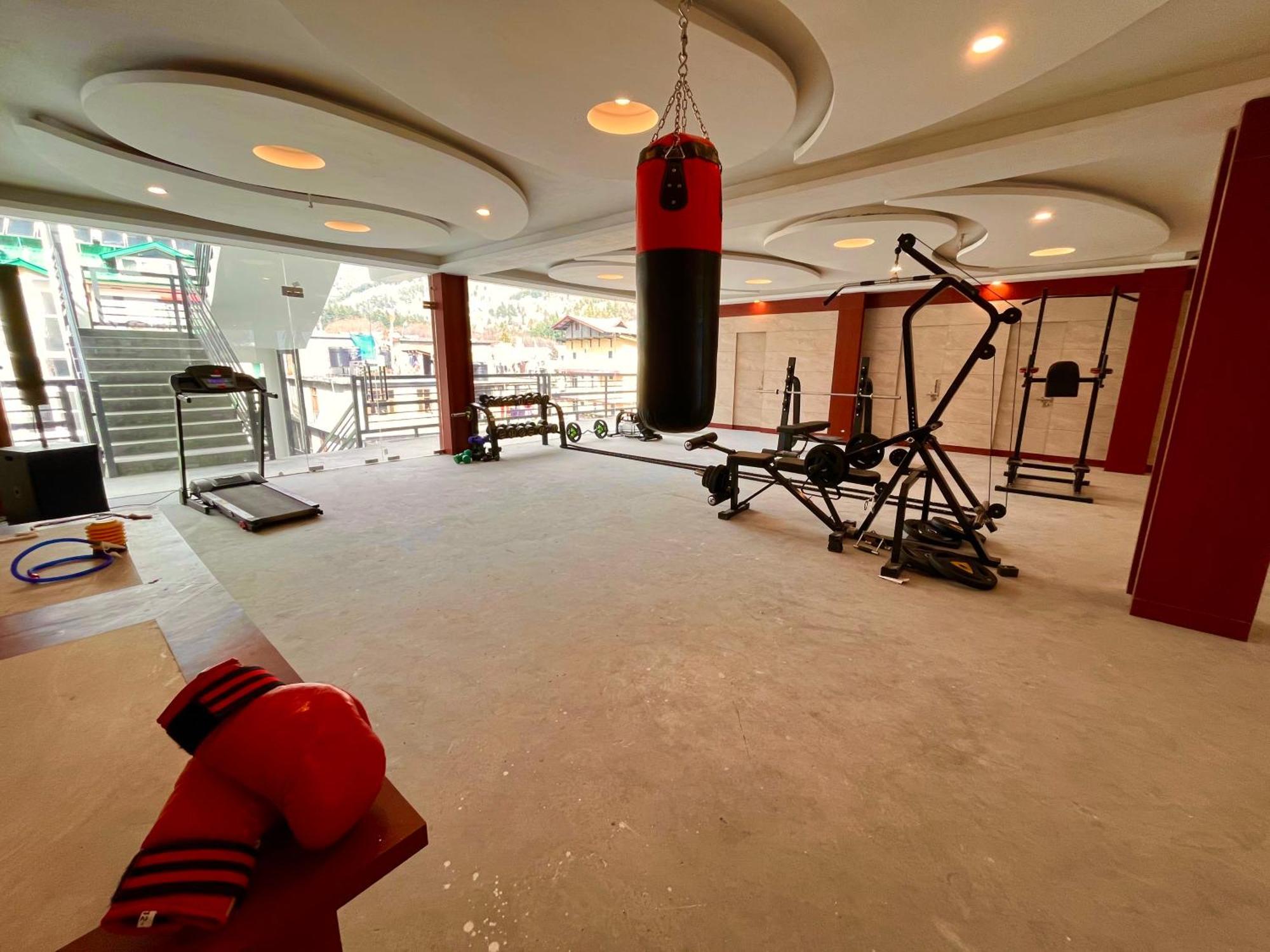 Vista Resort, Manali - ! Near Mall Road !! Hot & Cold Ac Rooms !! Best Selling !! Big Parking !! Luxury Collection !! Open Terrace !! Lift !! Playing Zone !! Property Of The Year ! Экстерьер фото