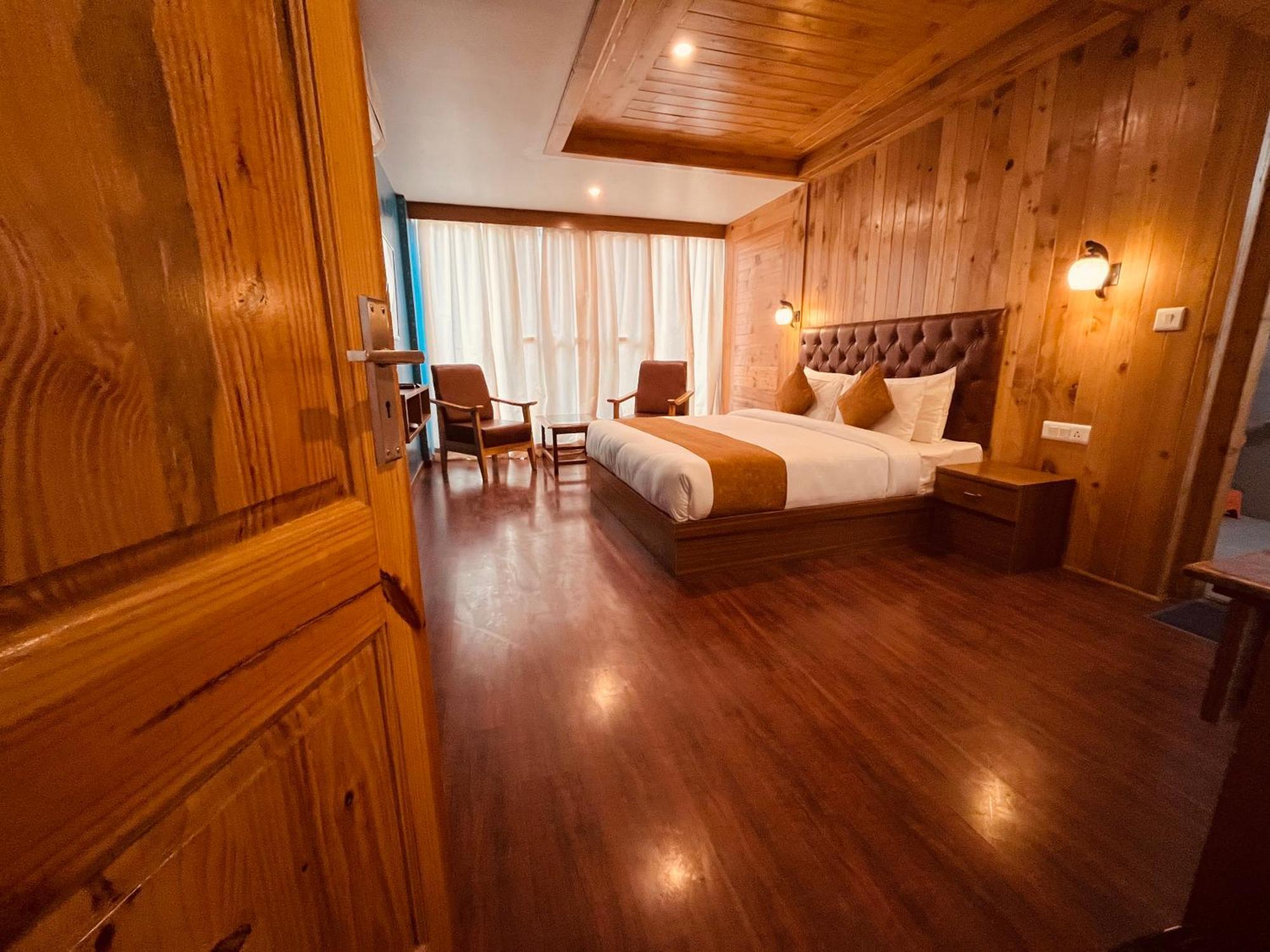 Vista Resort, Manali - ! Near Mall Road !! Hot & Cold Ac Rooms !! Best Selling !! Big Parking !! Luxury Collection !! Open Terrace !! Lift !! Playing Zone !! Property Of The Year ! Экстерьер фото